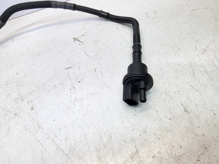 ROZDZIELACZ ZAWÓR PRZEWÓD PODCIŚNIENIA AUDI VW 03C133366BA 6QE906517A