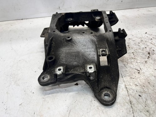 ŁAPA PODPORA SKRZYNI BIEGÓW AUDI A6 A7 4G0399263R