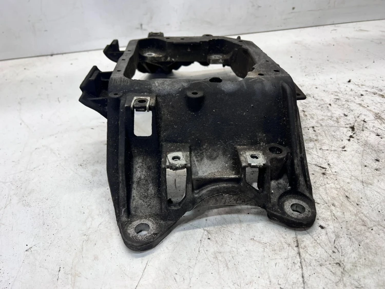 ŁAPA PODPORA SKRZYNI BIEGÓW AUDI A6 A7 4G0399263R