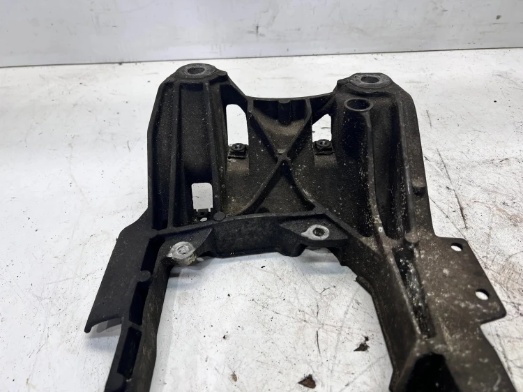 ŁAPA PODPORA SKRZYNI BIEGÓW AUDI A6 A7 4G0399263R