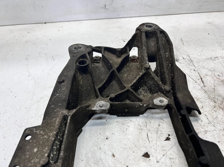 ŁAPA PODPORA SKRZYNI BIEGÓW AUDI A6 A7 4G0399263R