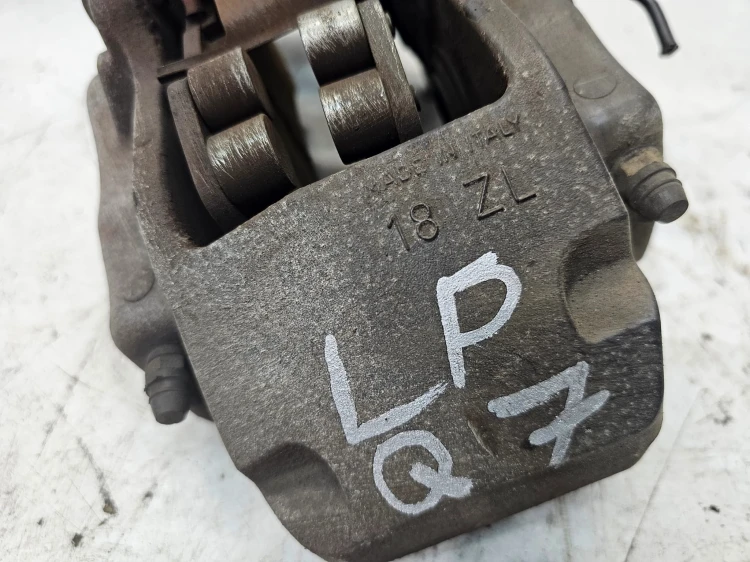 ZACISK HAMULCOWY LEWY PRZÓD AUDI Q7 4L 18 ZL