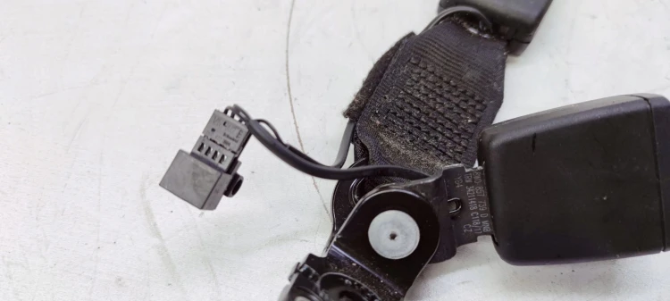ZAPINKA PASA TYŁ AUDI A4 B9 8W0857739D
