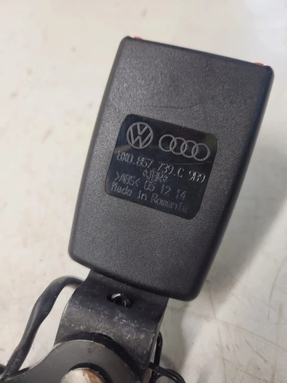 ZAPINKA PASA TYŁ PRAWA LEWA AUDI A1 8X0857739C