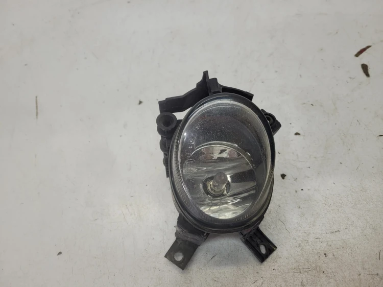 HALOGEN LAMPA PRZECIWMGIELNA LEWY PRZÓD AUDI A3 8P A4 B7 8E0941699C