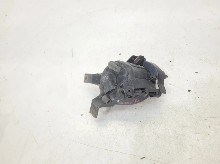 HALOGEN LAMPA PRZECIWMGIELNA LEWY PRZÓD AUDI A3 8P A4 B7 8E0941699C