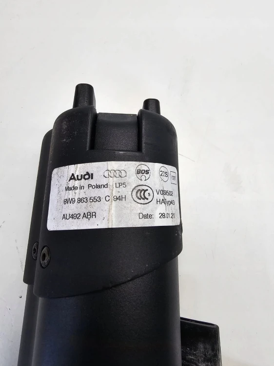ROLETA BAGAŻNIKA POZIOMA AUDI A4 B9 AVANT KOMBI 8W9863553C