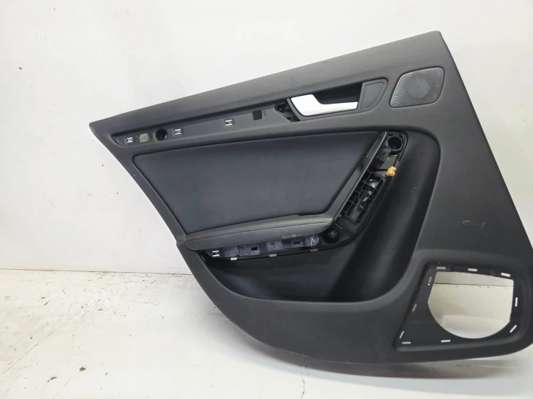 BOCZEK DRZWI LEWY TYŁ AUDI A4 B8 8K0867305 2/26 SKÓRA