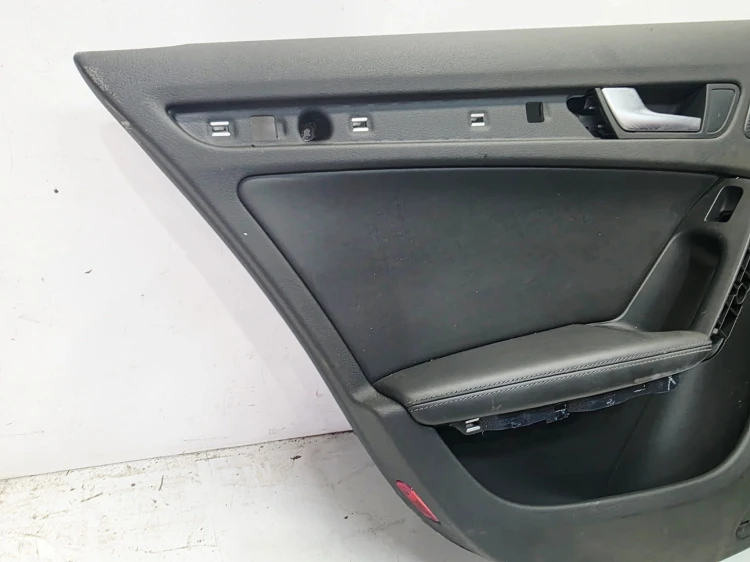 BOCZEK DRZWI LEWY TYŁ AUDI A4 B8 8K0867305 2/26 SKÓRA