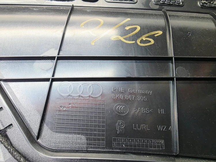 BOCZEK DRZWI LEWY TYŁ AUDI A4 B8 8K0867305 2/26 SKÓRA