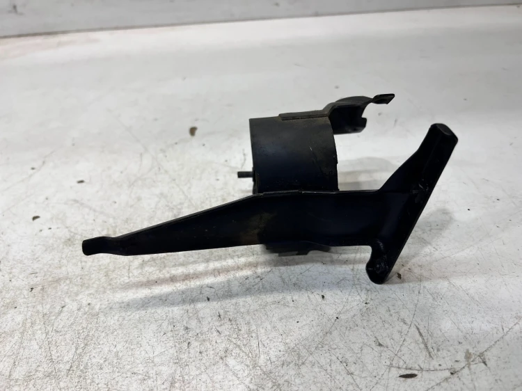 UCHWYT MOCOWANIE FILTRA PALIWA AUDI A3 8L 1M0127225