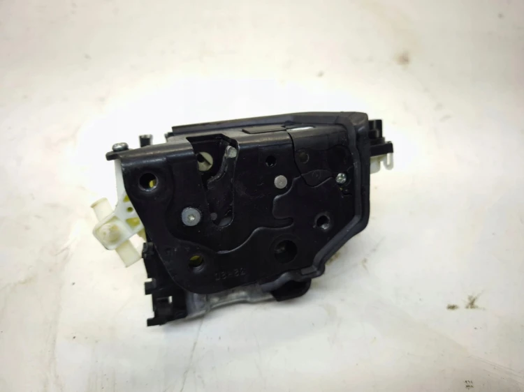 ZAMEK DRZWI PRAWY PRZÓD AUDI A1 8X A4 B9 A5 8X1837016E 6 PIN