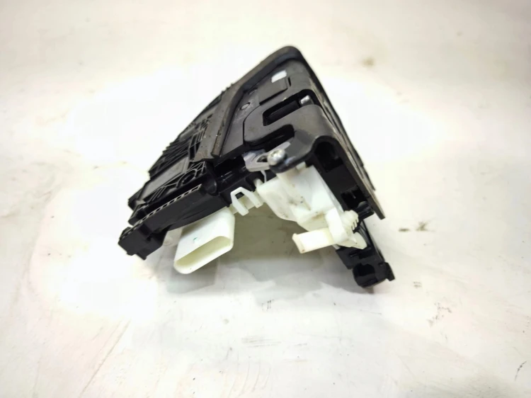ZAMEK DRZWI PRAWY PRZÓD AUDI A1 8X A4 B9 A5 8X1837016E 6 PIN