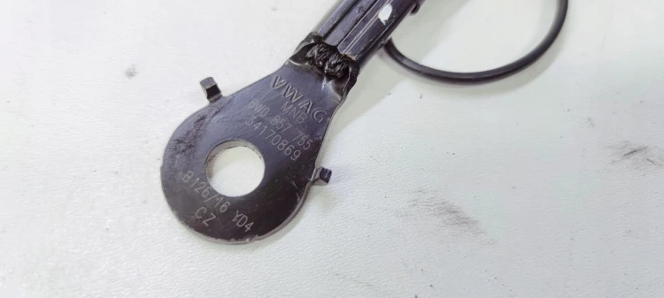 ZAPINKA PASA FOTELA AUDI A4 B9 A5 8W 8W0857755