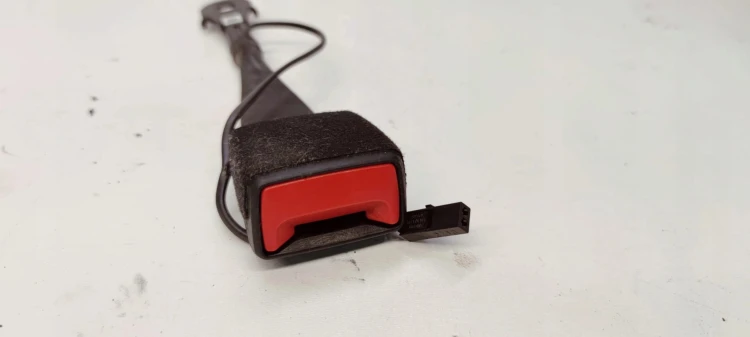 ZAPINKA PASA FOTELA AUDI A4 B9 A5 8W 8W0857755