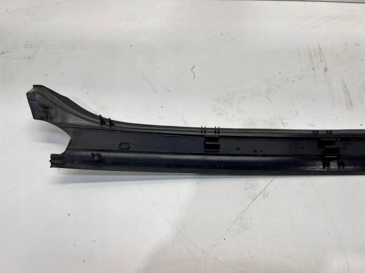 OSŁONA RYNNY KLAPY BAGAŻNIKA AUDI A3 8P SPORTBACK 8P4827229
