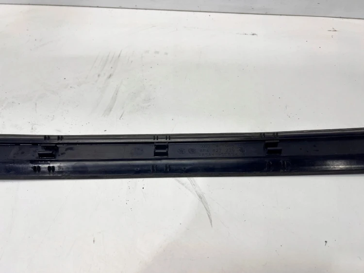 OSŁONA RYNNY KLAPY BAGAŻNIKA AUDI A3 8P SPORTBACK 8P4827229