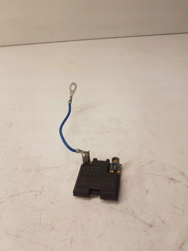 WZMACNIACZ ANTENOWY AUDI A3 A4 A6 4F5035225D