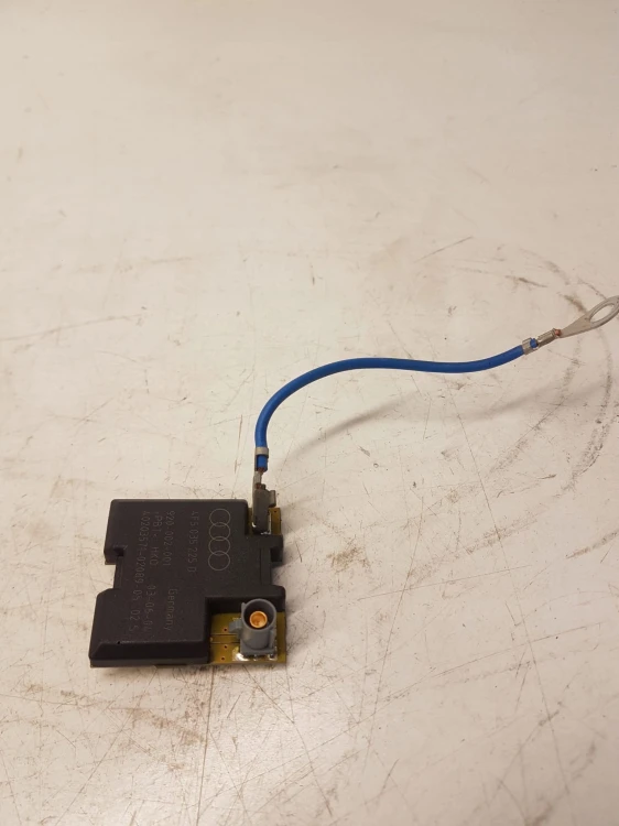 WZMACNIACZ ANTENOWY AUDI A3 A4 A6 4F5035225D