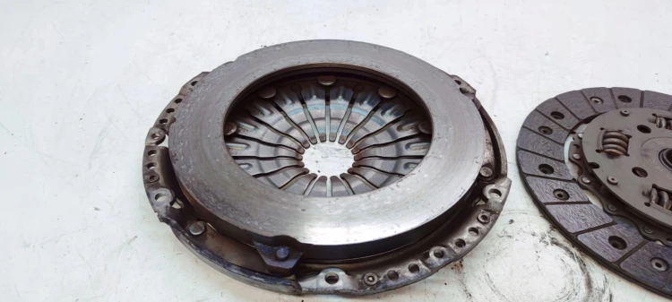 SPRZĘGŁO TARCZA DOCISK AUDI VOLKSWAGEN SEAT SKODA 04B141026B