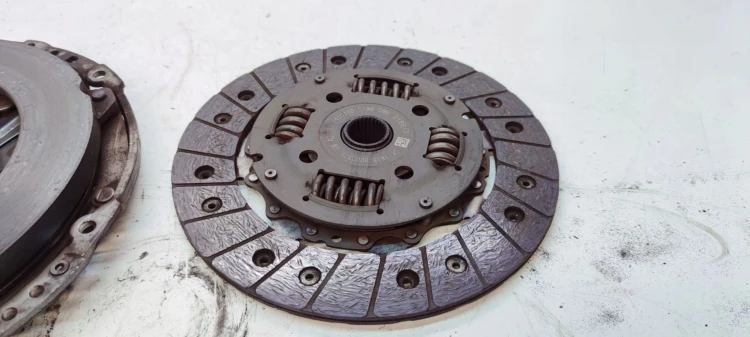 SPRZĘGŁO TARCZA DOCISK AUDI VOLKSWAGEN SEAT SKODA 04B141026B