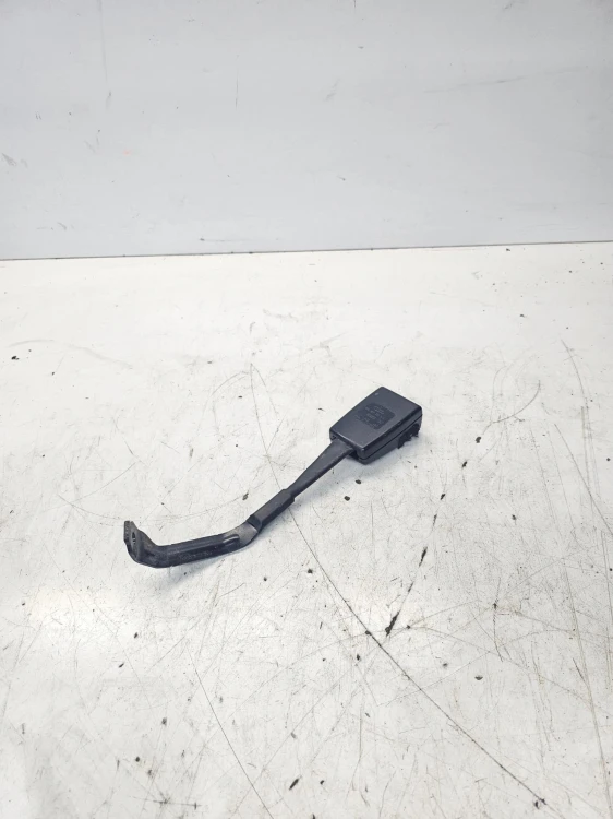 ZAPINKA PASA LEWA BEZ CZUJNIKA AUDI A3 8P 8P0857755