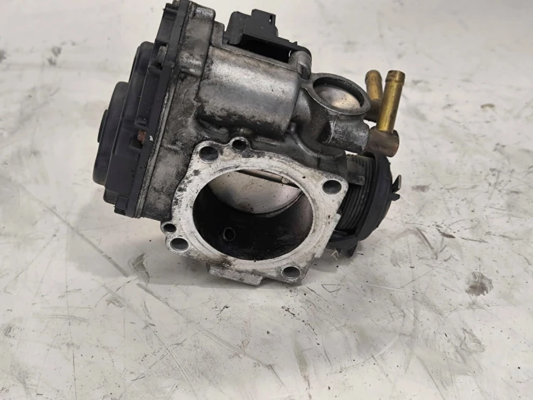 PRZEPUSTNICA AUDI VW SEAT SKODA 1.8 20V 06A133064M ORYGINAŁ !!!