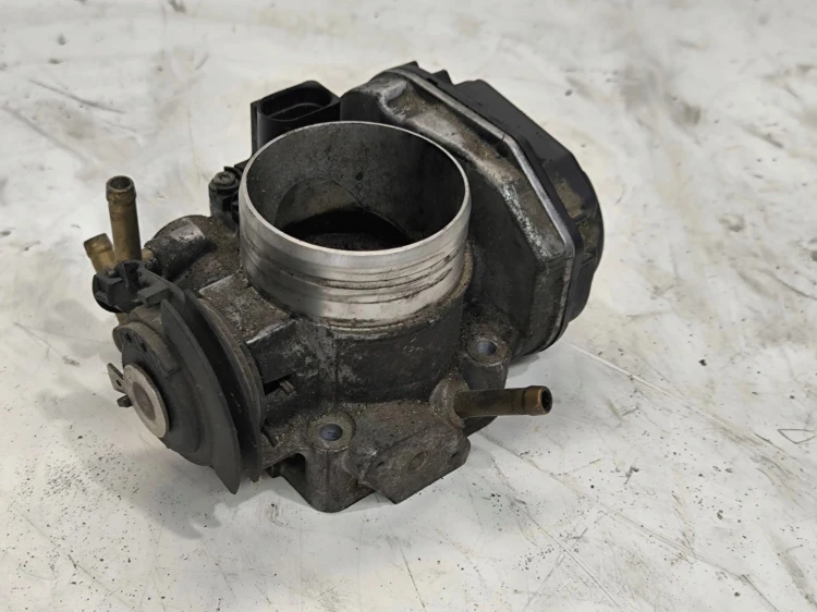 PRZEPUSTNICA AUDI VW SEAT SKODA 1.8 20V 06A133064M ORYGINAŁ !!!