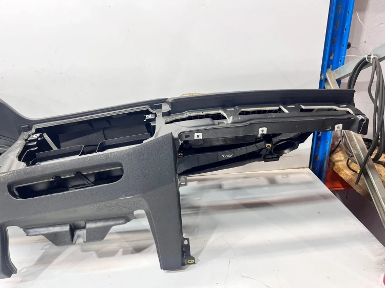 DESKA KOKPIT KONSOLA AUDI A4 B9 8W1857001K 24A 1/25 USZKODZONA