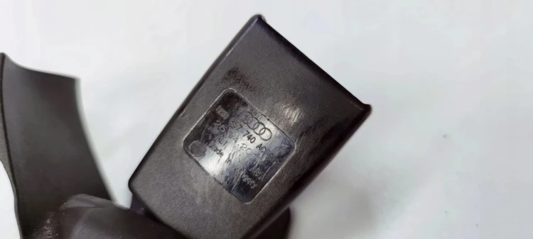 ZAPINKA PASA TYŁ AUDI A4 B8 A5 LIFT 8K0857740AC