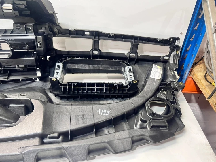 DESKA KOKPIT KONSOLA AUDI A4 B9 8W1857001K 24A 1/25 USZKODZONA