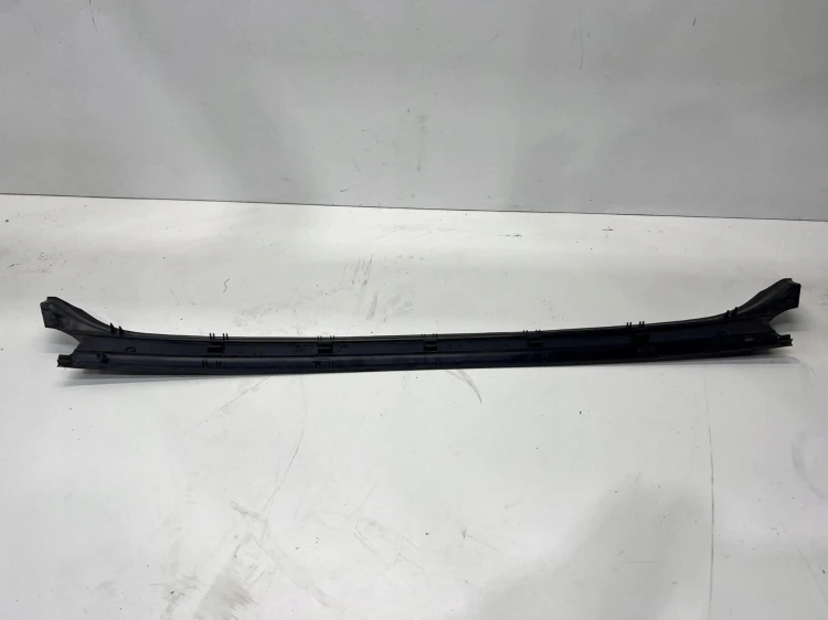 OSŁONA RYNNY KLAPY BAGAŻNIKA AUDI A3 8P SPORTBACK 8P4827229