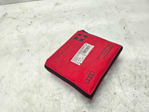 APTECZKA PIERWSZEJ POMOCY A3 A4 A6 C7 A7 A8 8P0860282A