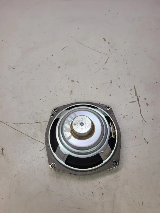 GŁOŚNIK SUBWOOFERA TUBY AUDI A1 8X 8X0035412
