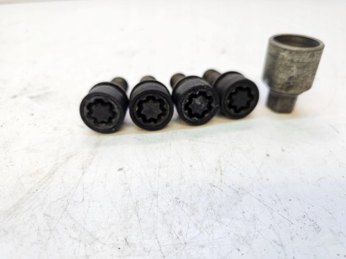 ŚRUBA ŚRUBY ZABEZPIECZAJĄCE AUDI VW SEAT KOMPLET PŁYWAJĄCA PODKŁADKA ,,Q"