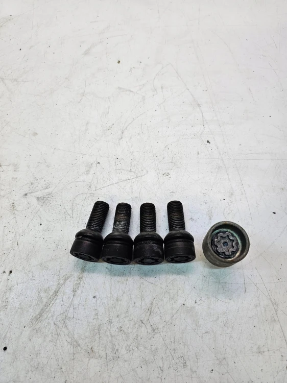 ŚRUBA ŚRUBY ZABEZPIECZAJĄCE AUDI VW SEAT KOMPLET PŁYWAJĄCA PODKŁADKA ,,Q"