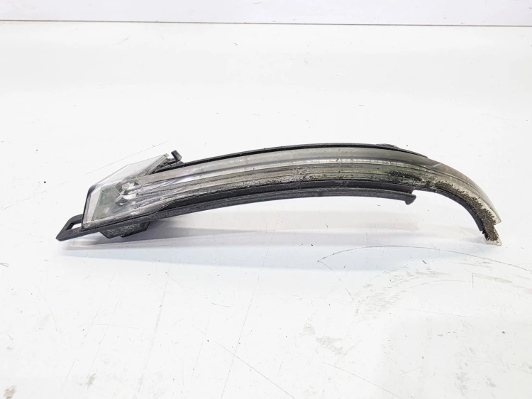 KIERUNKOWSKAZ LUSTERA LEWY AUDI A3 8P A4 B8 A5 8T A6 C6 8K0949101