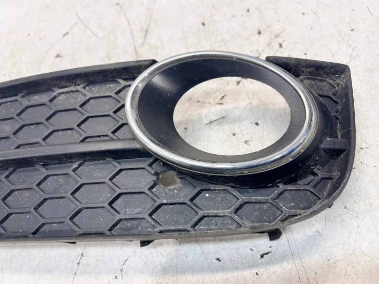 KRATKA ATRAPA ZDERZAKA LEWA AUDI A5 8T 8T0807681