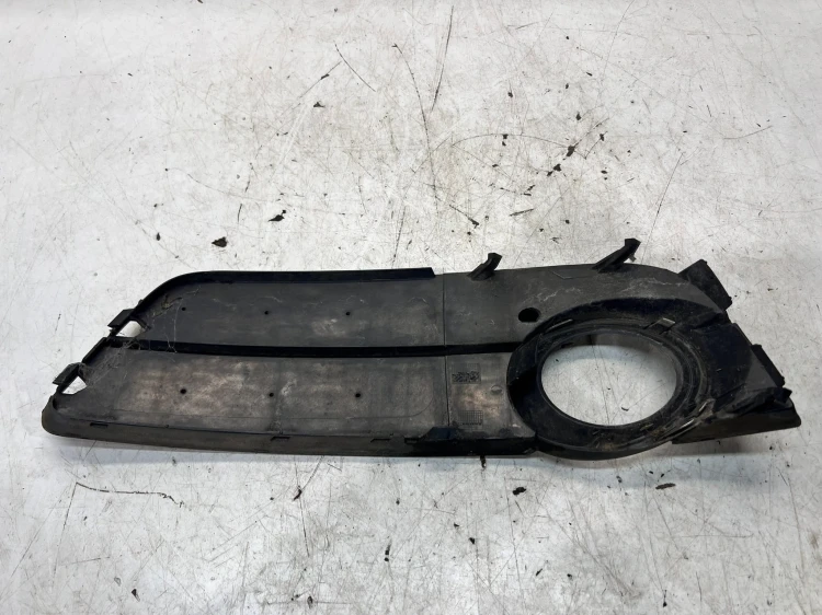 KRATKA ATRAPA ZDERZAKA LEWA AUDI A5 8T 8T0807681
