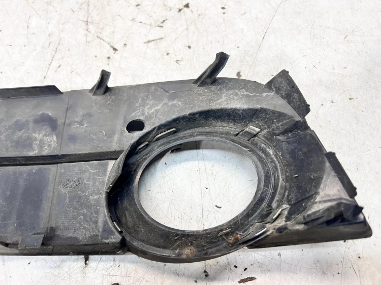 KRATKA ATRAPA ZDERZAKA LEWA AUDI A5 8T 8T0807681
