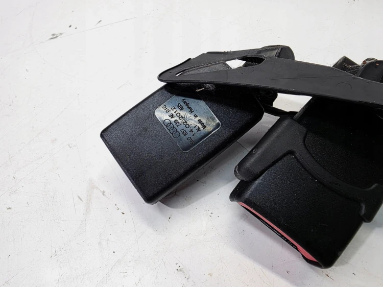ZAPINKA PASA TYŁ PODWÓJNA AUDI A4 B8 A5 8T LIFT 8K0857739AE