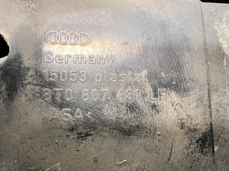 KRATKA ATRAPA ZDERZAKA LEWA AUDI A5 8T 8T0807681
