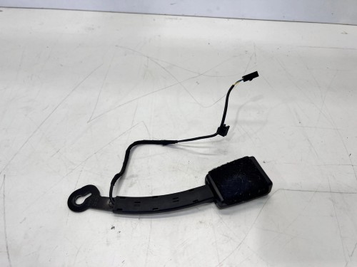 ZAPINKA PASA LEWA AUDI A3 8V 8V0857755G