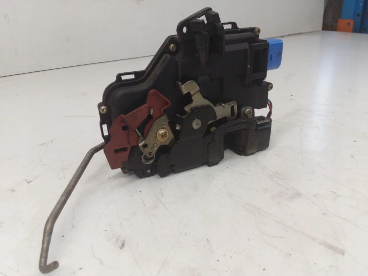 ZAMEK DRZWI LEWY PRZÓD AUDI A8 D3 4E2837015 7 PIN