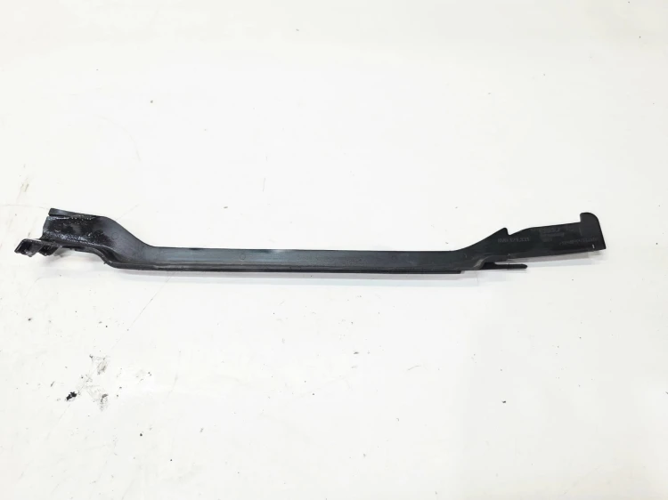 USZCZELKA CHŁODNICY LEWA AUDI A3 8V 8V0121331