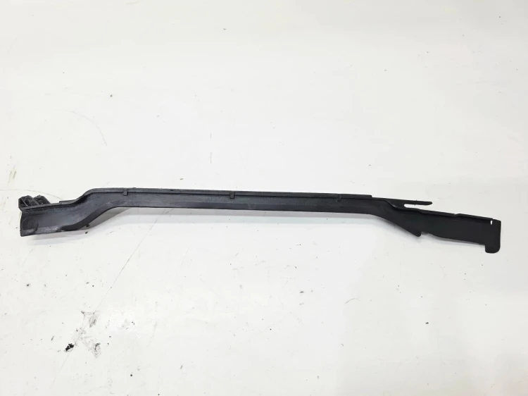 USZCZELKA CHŁODNICY LEWA AUDI A3 8V 8V0121331