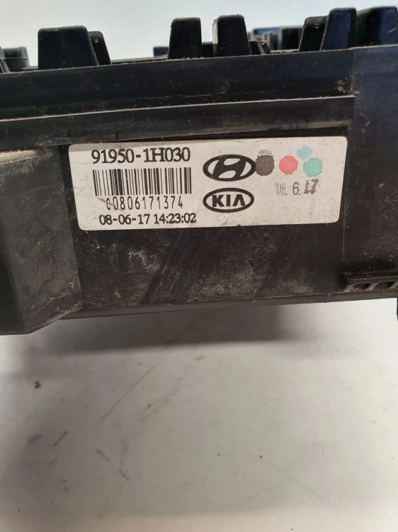 SKRZYNKA BEZPIECZNIKÓW KIA CEED 91950-1H030