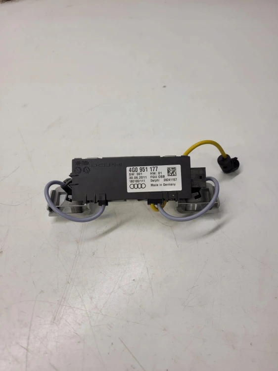 CZUJNIK RUCHU KABINY ALARMU AUDI A6 A7 4G0951177