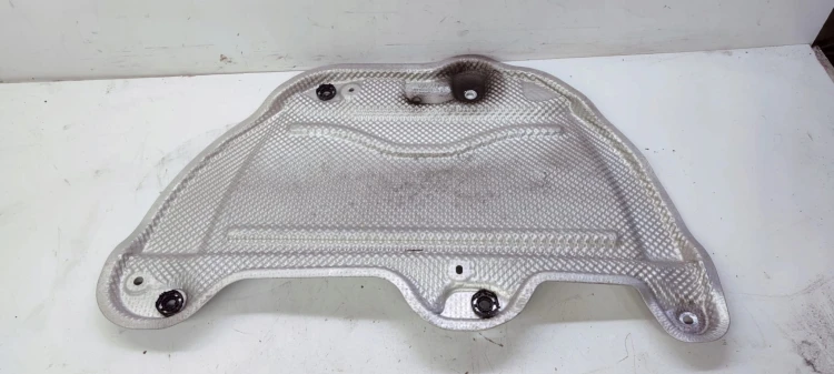 OSŁONA TERMICZNA WEDECHU AUDI Q3 F3 5Q0825701D