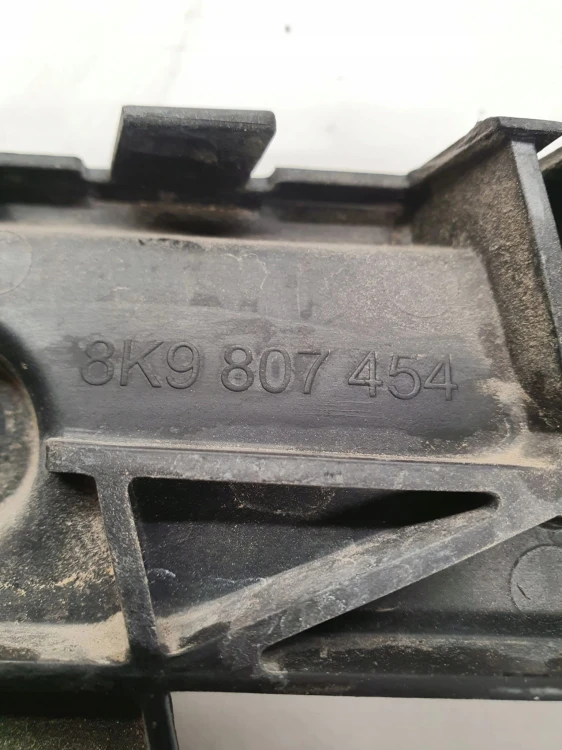 ŚLIZG ZDERZAKA PRAWY TYŁ AUDI A4 B8 8K9807454